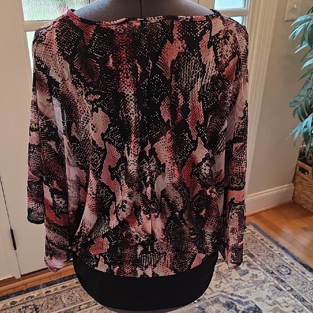 Jennifer Lopez Pink and Black Blouse - Picture 4 of 5